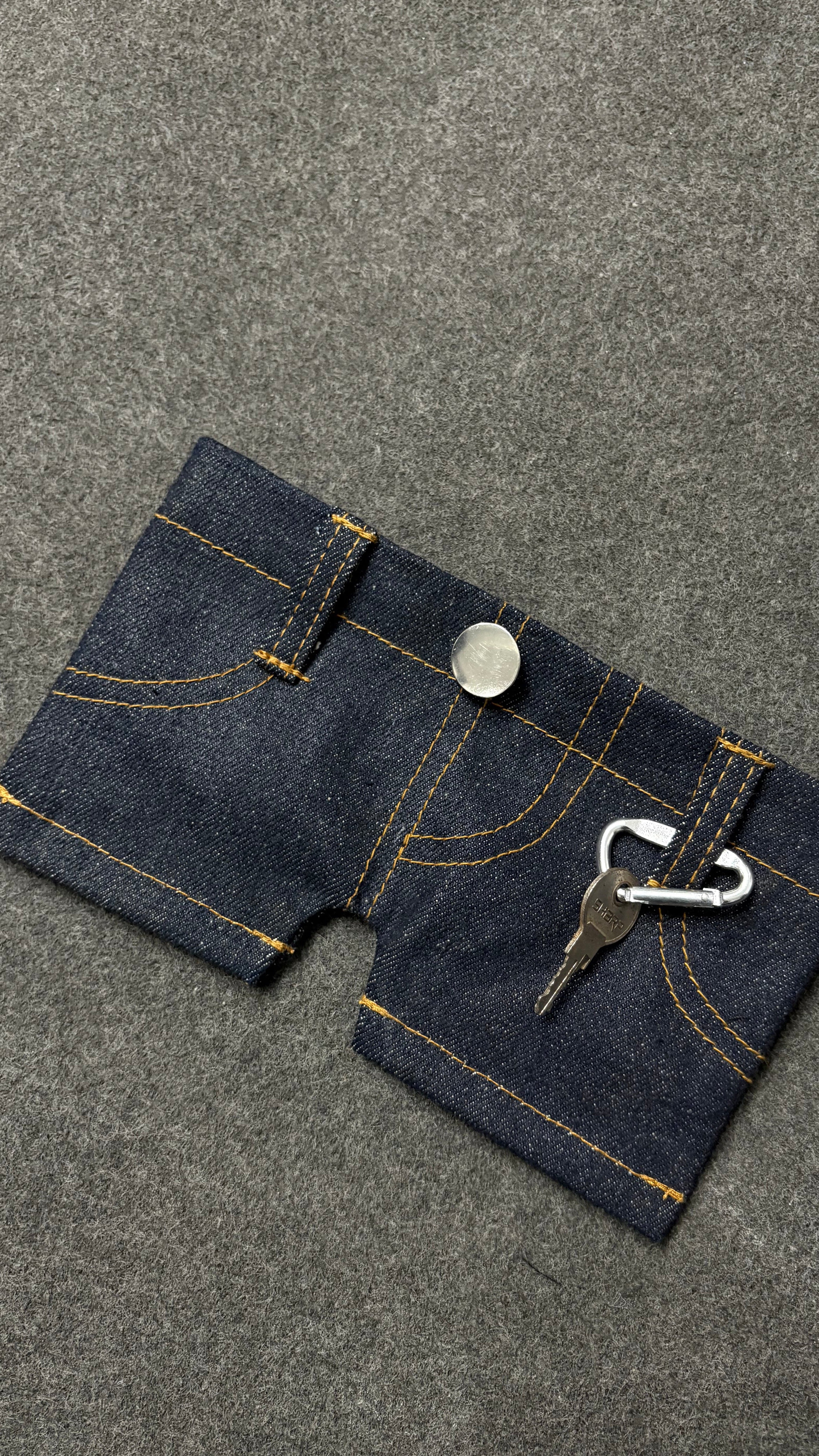 Denim utility wallet – Charactr